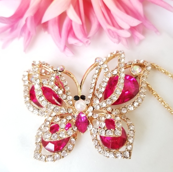 NWT- Crystal 3-D Fushia Butterfly Pendant * - Picture 2 of 11